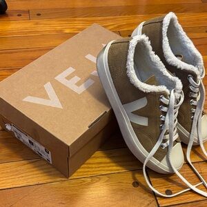 Veja Wata II Low Winter Suede Tent Pierre